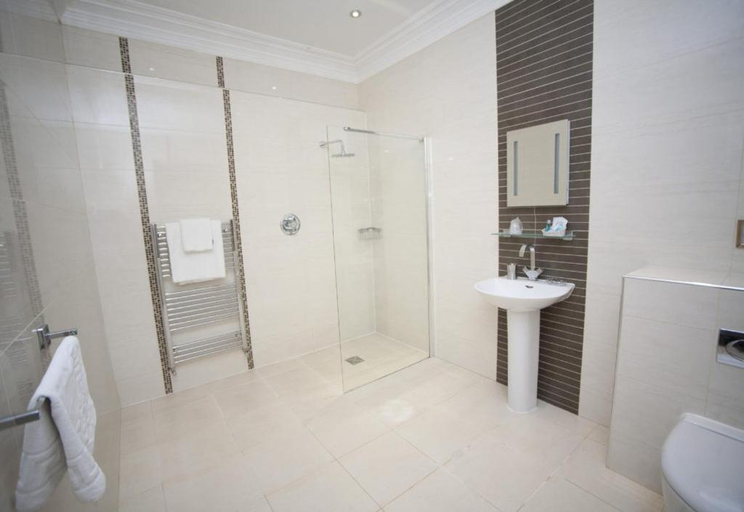Bathroom 5, The White Swan Hotel, Calderdale
