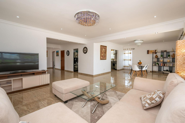 4, Villa Tropicale, 5 bed, private pool, 5 min beach