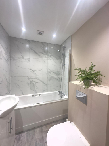 Bathroom 3, The Shore, Poole