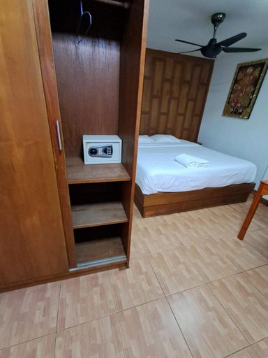 Bedroom 3, Namtip Bar & Guesthouse, Pattaya