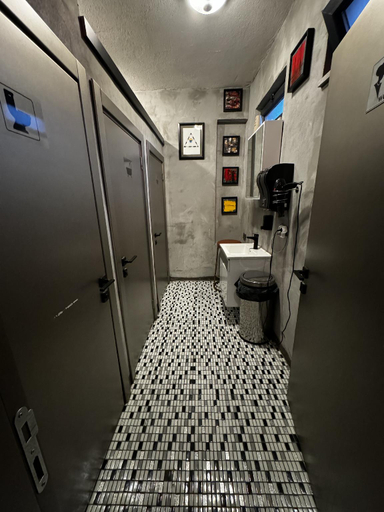 Bathroom 2, Nomad Hostel Karakoy, Beyoğlu