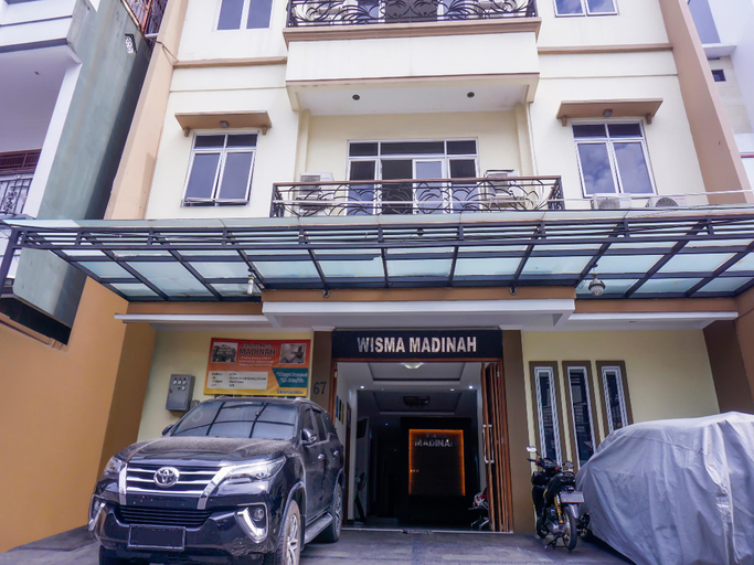 Exterior & Views 1, OYO 3072 Wisma Madinah Syariah, Central Jakarta