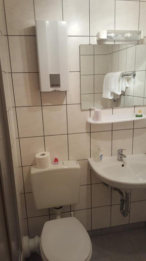 Bathroom 5, Hotel Schwanenburg, Kleve