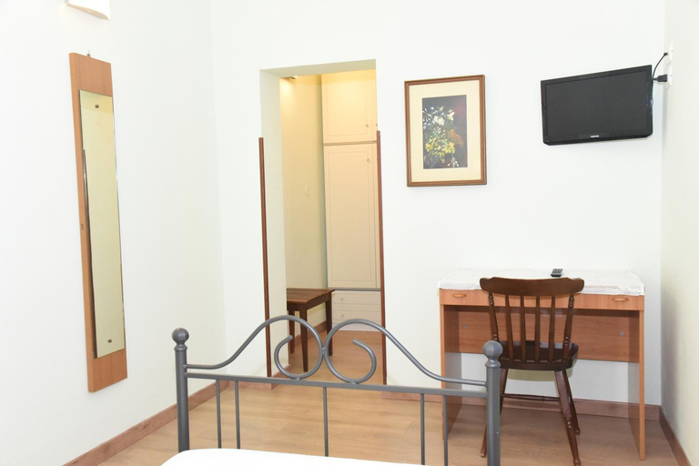 Others 5, Albergo La Rosetta, Siena