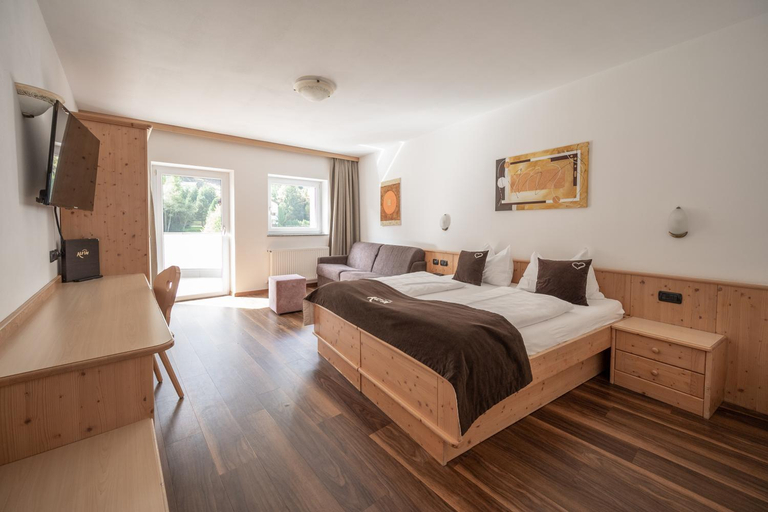 Bedroom 3, Hotel Alpin, Bolzano