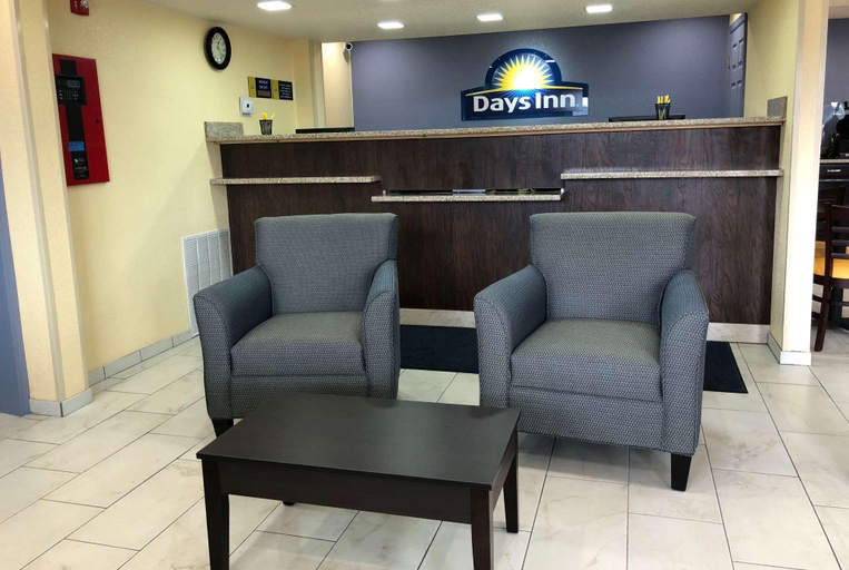 Public Area 2, Days Inn by Wyndham Charles Town/Harpers Ferry, Jefferson