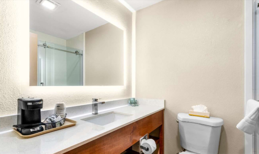 Bathroom 4, SureStay Plus by Best Western Reading North, Berks