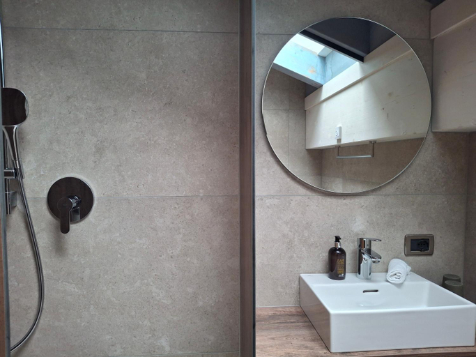 Bathroom, Zum Lowen-Post, Bolzano