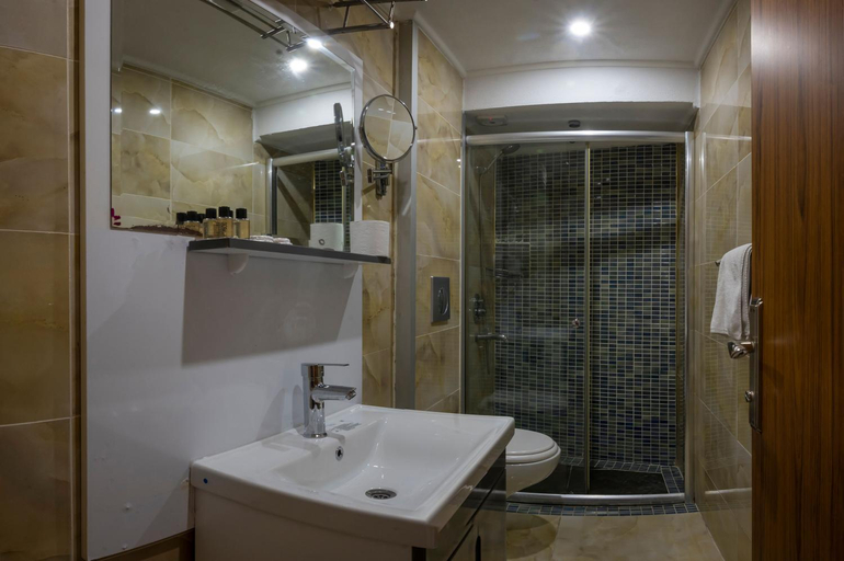 Bathroom 4, Tamara Residence, Beyoğlu