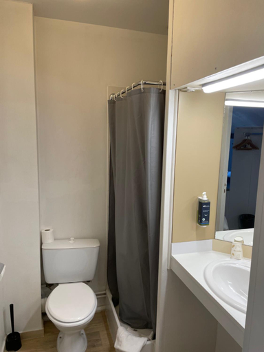 Bathroom 3, Brit Hotel Cherbourg, Manche