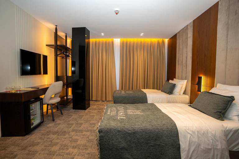 Others 5, Hotel Consul, Shkodrës
