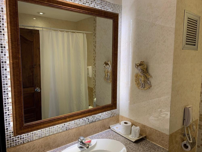 Bathroom 4, Rita Resort and Residence, Pattaya