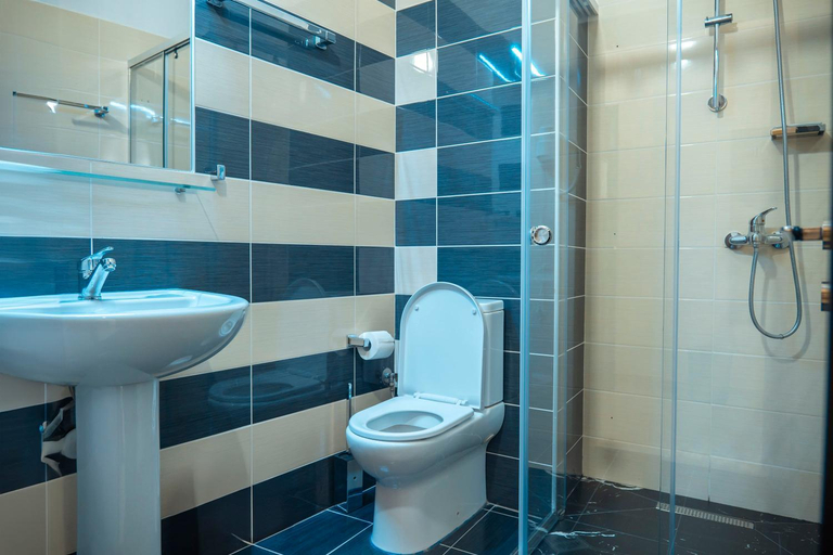 Bathroom 4, Hotel Blue Days, Sarandës