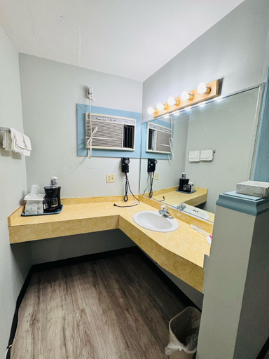 Bathroom 4, Bryce Park Inn, Garfield