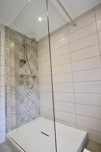 Bathroom 3, Hotel Le Marechal, Haut-Rhin