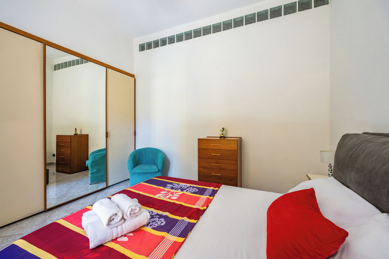 Room 5, Red Comfort Flat Near Garibaldi Station, Napoli