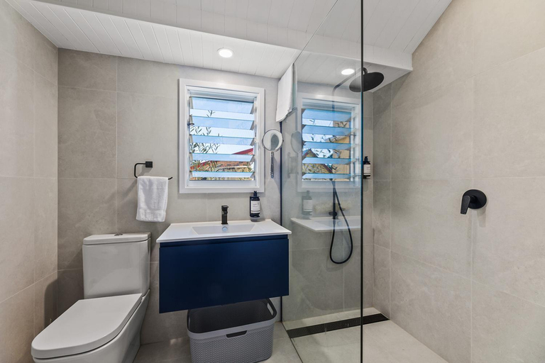 Bathroom 3, On Chapel St, The Royal Hotel Dalton, Upper Lachlan Shire
