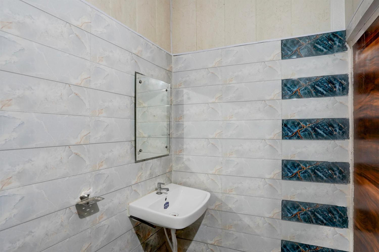 Bathroom 5, Hotel Downtown by Quadis - Sector 15 Noida, Gautam Buddha Nagar