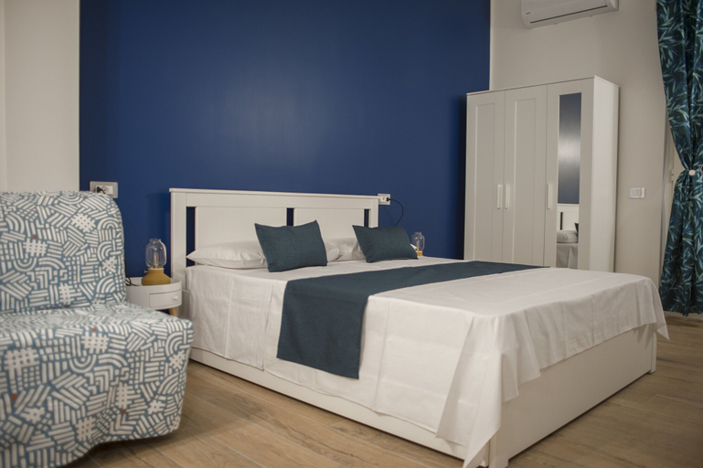 Room 5, Binario 73, Napoli