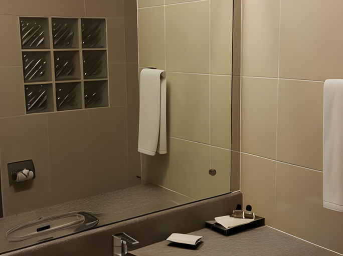 Bathroom 5, Dynasty Inn Pattaya, Pattaya