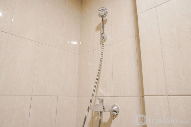Bathroom 5, Cozy Stay Studio at Citra Living Apt By Travelio, West Jakarta