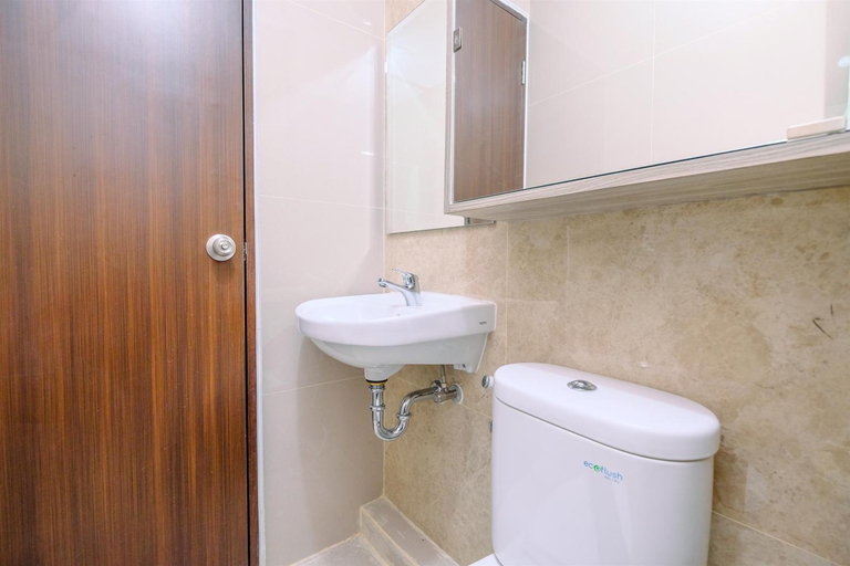 Bathroom 4, Elegant Comfy 2BR at Transpark Cibubur By Travelio, Depok