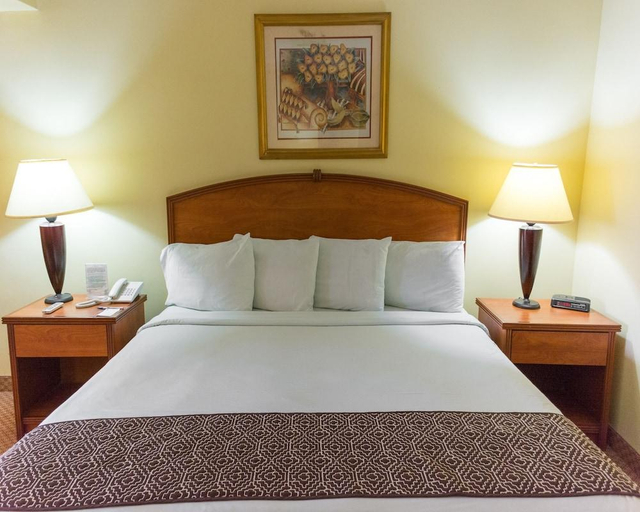 Bedroom 3, Hafersons Inn Hotel Suites, Tampico