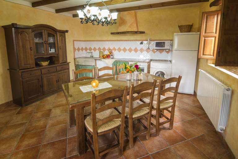 Food & Drinks 5, matasiete familiar house - with swimming pool, Almería