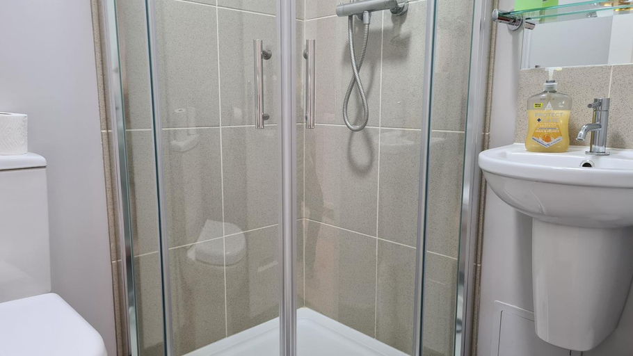 Bathroom 2, Glenisla Hotel, Angus