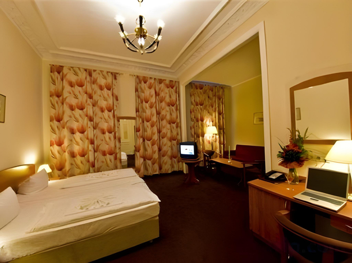 Bedroom 3, Hotel Delta am Potsdamer Platz, Berlin