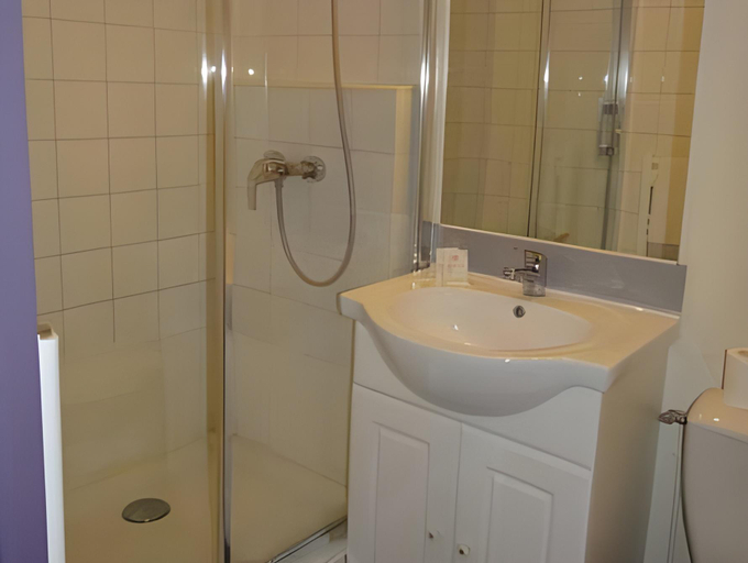 Bathroom 4, Hotel Hermance, Ain