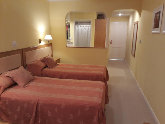 Bedroom 2, Hotel Colonos, San Antonio