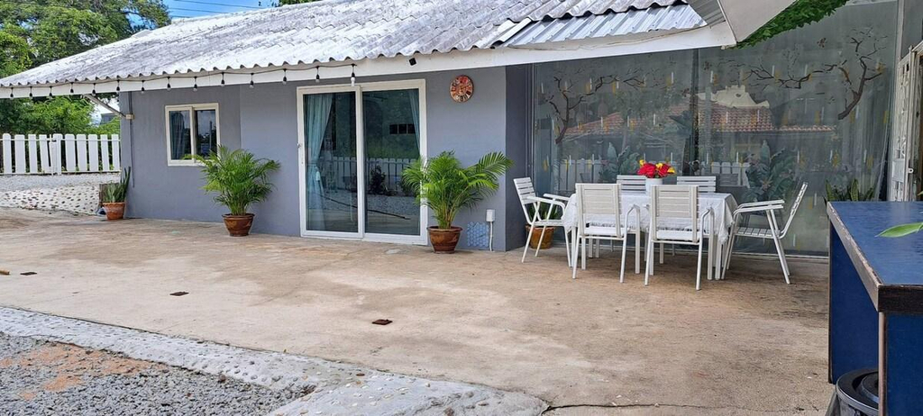 1, November T Beach House, Sattahip