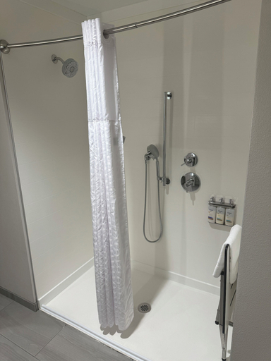 Bathroom 4, Holiday Inn Express & Suites Cedar Rapids NE - Marion, Linn