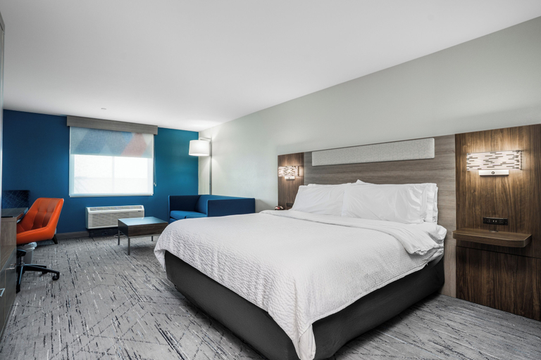 Bedroom 3, Holiday Inn Express & Suites Cedar Rapids NE - Marion, Linn
