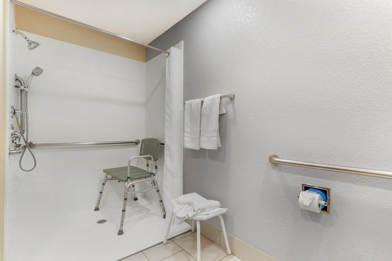 Bathroom 4, Best Western Plus Yukon, Canadian