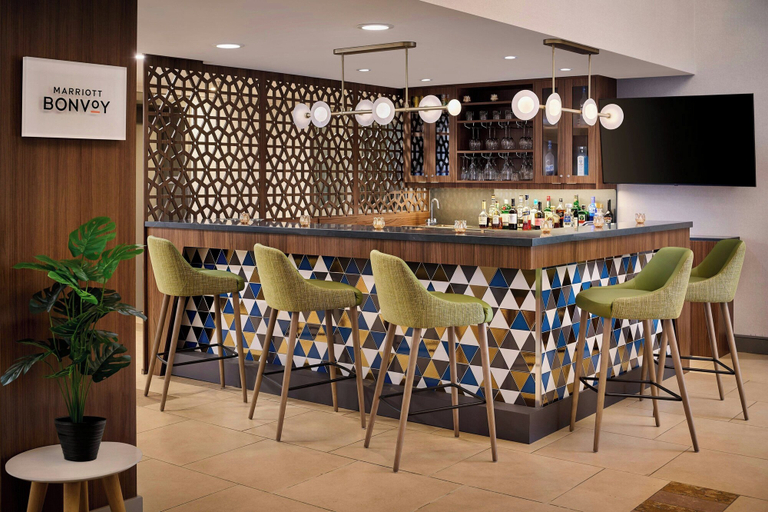 Food & Drinks 4, TownePlace Suites by Marriott Mississauga-Arpt Corp Ctr, Peel