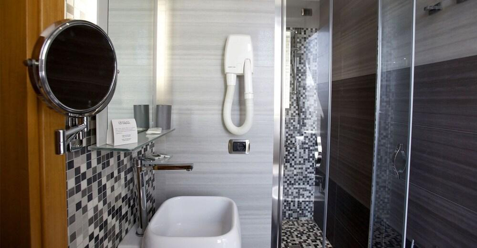 Bathroom 4, Hotel Tirrenia, Lucca