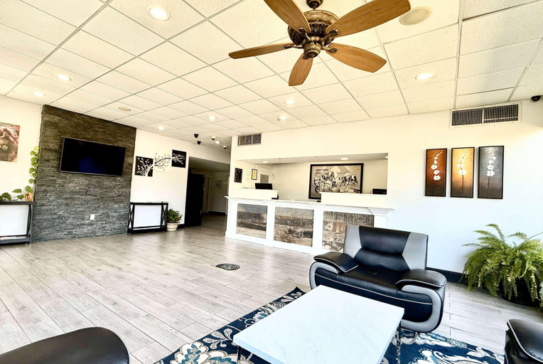 Public Area 2, Super 8 by Wyndham Hardeeville/Savannah North, Jasper