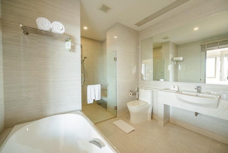 Bathroom 4, THE NAVY HOUSE HOTEL, Sattahip