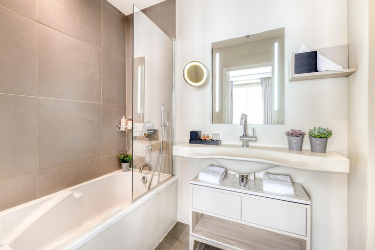 Bathroom 4, Hôtel Opéra Opal, Paris