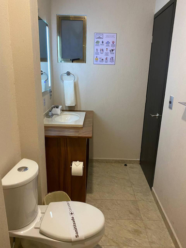 Bathroom 4, Hotel Central Piramides, Temascalapa