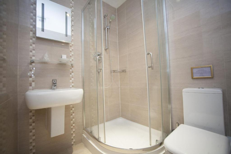 Bathroom 5, The White Swan Hotel, Calderdale