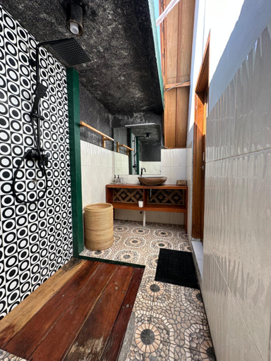 Bathroom 3, Gili Land, Lombok