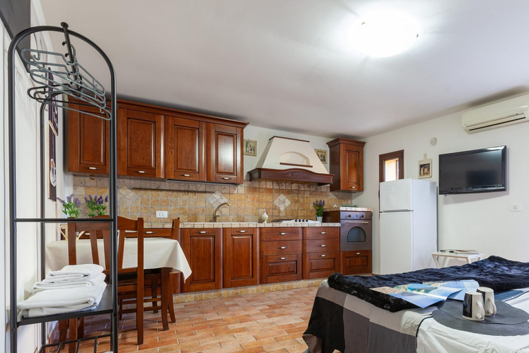 Others 2, Aura Rooms, Agrigento