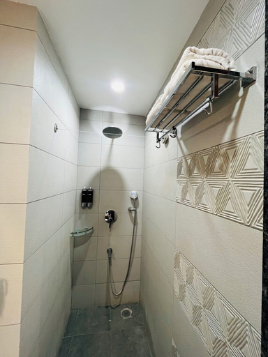 Bathroom 4, SRS Suite, Bangalore