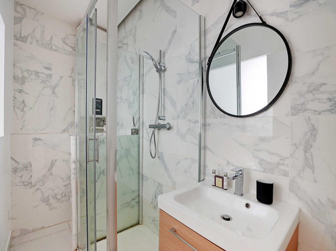 Bathroom, Apartment in Bastille with 1 room, Paris