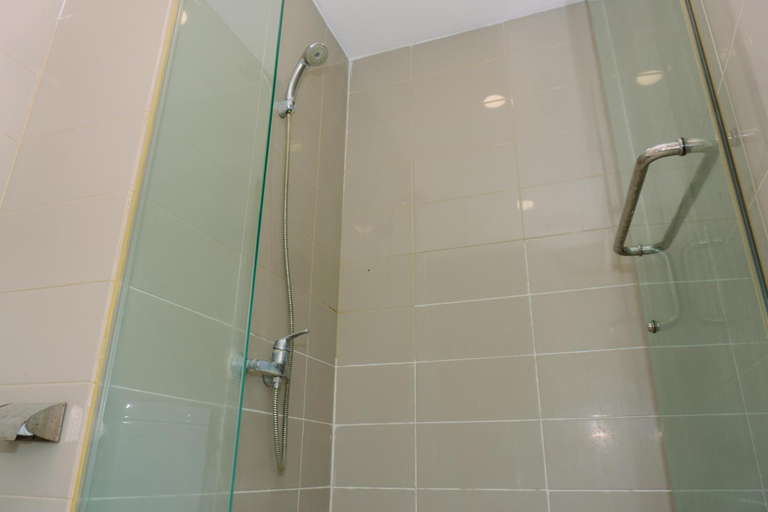 Bathroom 3, Great Deal 2BR Springhill Terrace Apt By Travelio, Jakarta Pusat