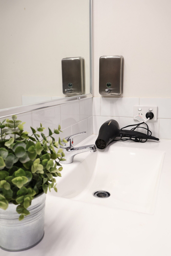 Bathroom 2, Emu Backpackers Perth - note - Valid Passport required for check in, Perth