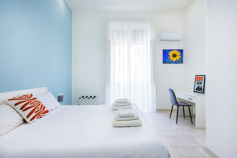 Room 3, Urban Base Garibaldi by Napoliapartments, Napoli